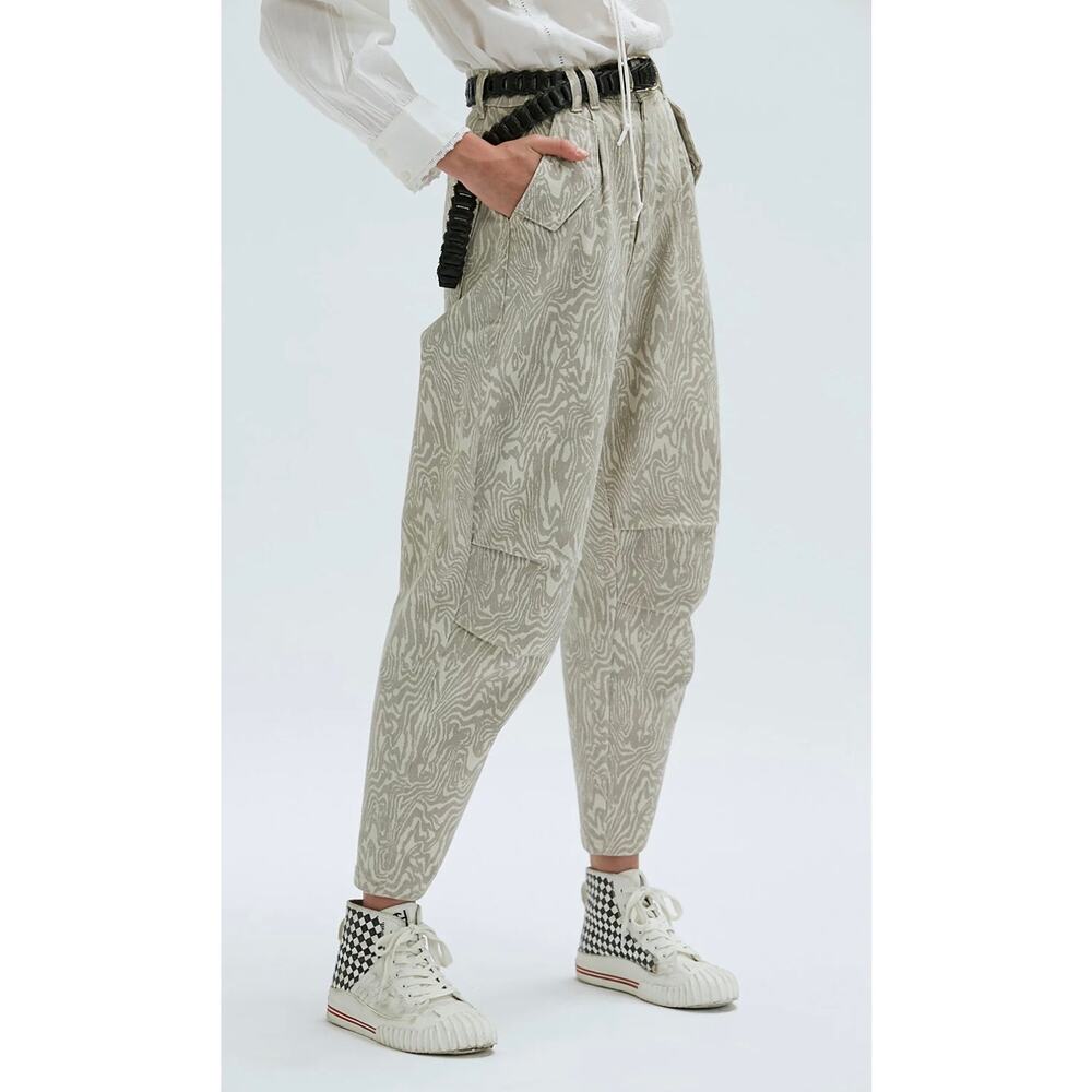 High-Rise Relaxed Cargo Pants — Beige Woodgrain